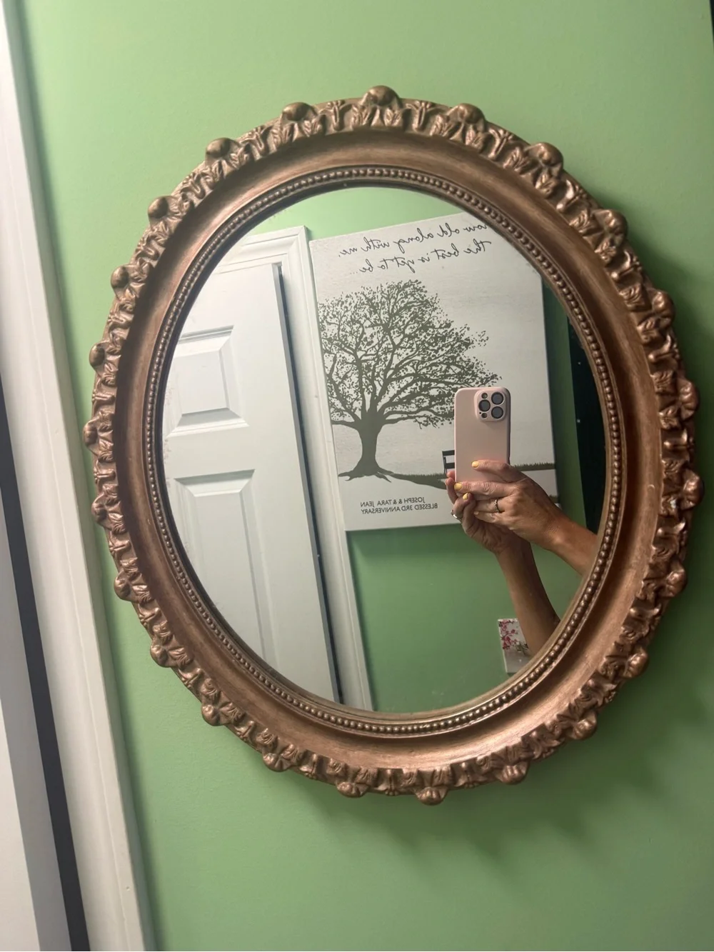 Classic Ornate Round Wall Mirror in Gold Finish